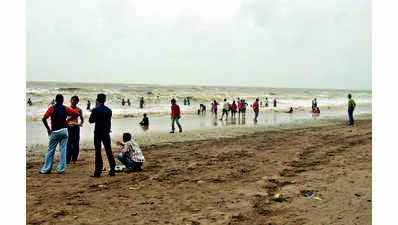After accidents, swimming banned at Daman beaches