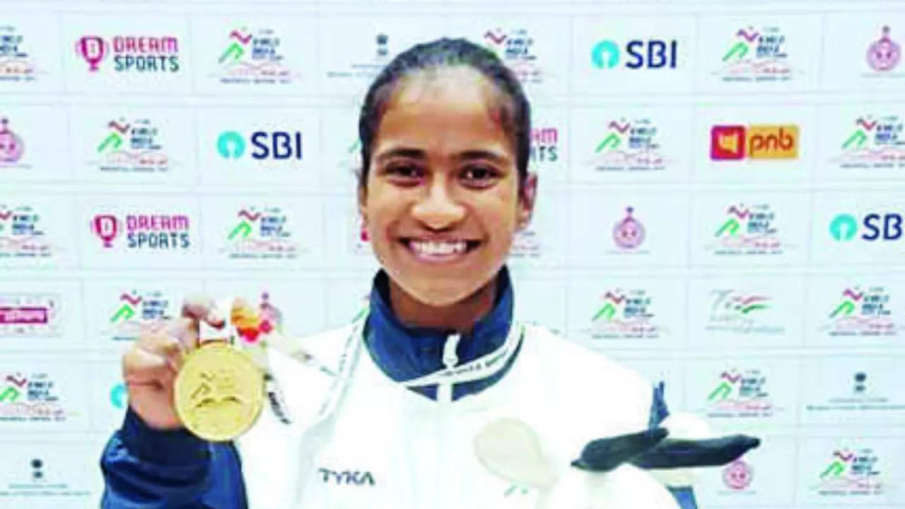 Cg's Gyaneshwari Clinches Gold In Nat'l Weightlifting C'ship