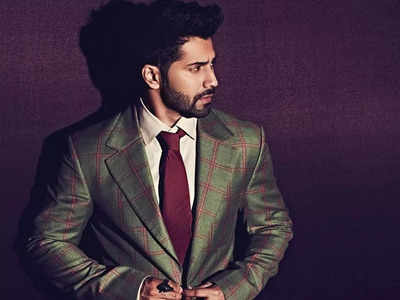 Varun Dhawan helps out a fan who's a victim of abuse