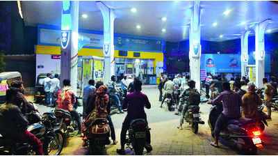 Bhopal: Supply eases at govt pumps, but private bunks stay closed