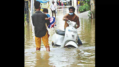 Heavy rain lashes Bengaluru for 2 hours, claims three lives