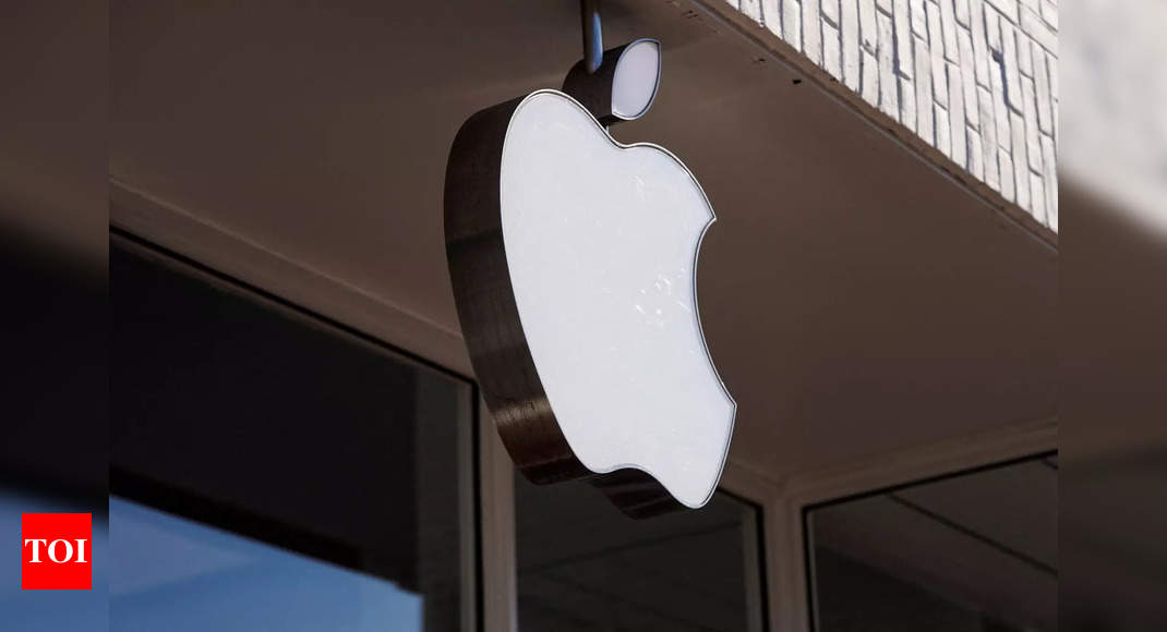 Apple store workers vote to form their first US union – Times of India