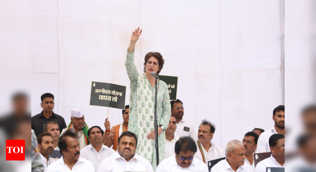 Congress holds ‘Satyagraha’ at Delhi’s Jantar Mantar in support of Agnipath protests | India News – Times of India