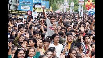 NAGPUR: Rain fails to dampen happiness on streets