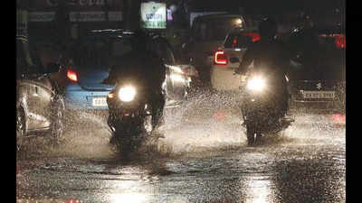 Heavy rain lashes Chennai, more likely in coming days