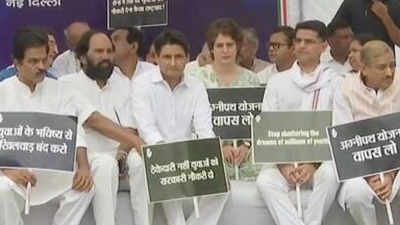 Congress holds protest in Delhi against Agnipath scheme, questioning of Rahul Gandhi by ED