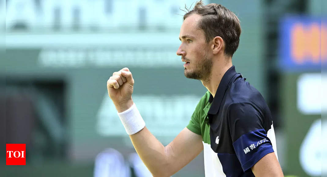 Daniil Medvedev stays top of ATP rankings, Hubert Hurkacz back in top 10 | Tennis News – Times of India