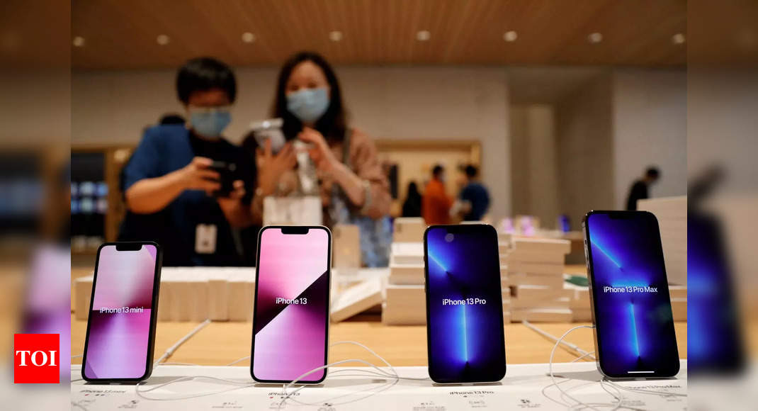 Apple reportedly considering iPhone 14 OLED screens from this manufacturer