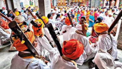 Pune: Huge crowd for palkhi procession in Dehu, tradition & fervour reverberate