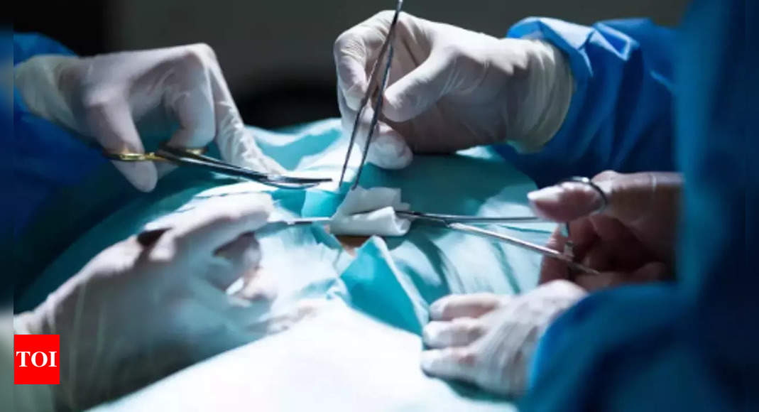 Un personnel inexpérimenté coupe la tête d’un nouveau-né pendant l’accouchement et la laisse dans le ventre d’une femme au Pakistan ;  sonde commandée