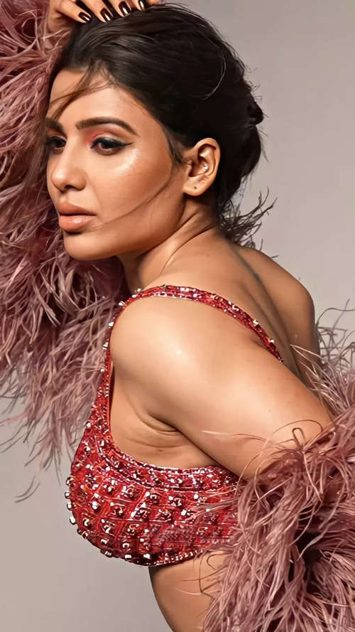 Samantha Ruth Prabhu flaunts her sexy curves in black bra, printed pants
