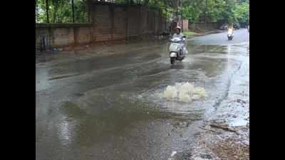 Overflowing manholes at Sada pose health risk