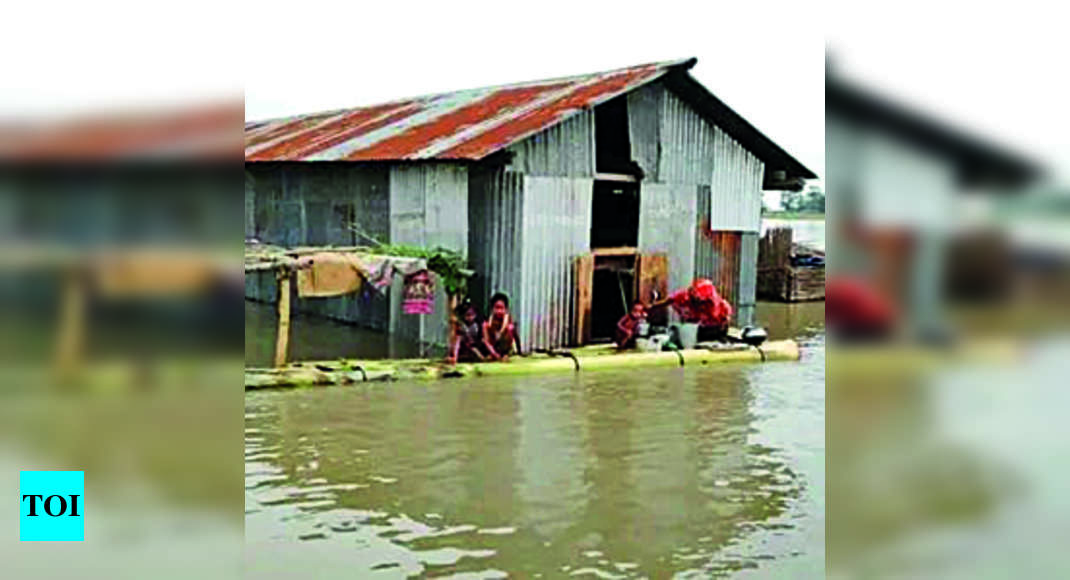 Dhalpur evictees wait for relief, drink floodwaters