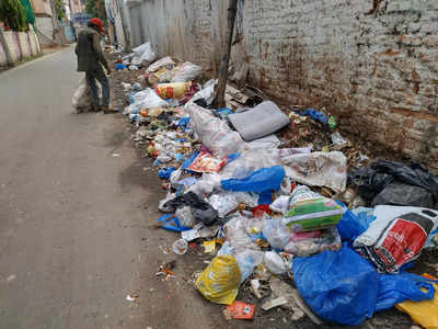 Commuters Dumping Garbage On Roadside, Mehdipatnam