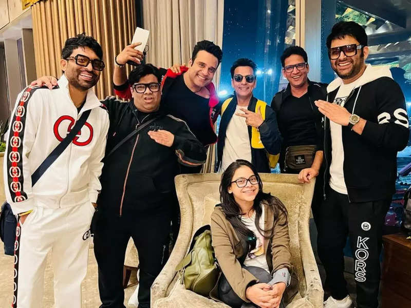 Fans notice Chandu Chai Wala aka Chandan Prabhakar's expensive tracksuit in photo posted by Kapil Sharma before flying for Canada tour