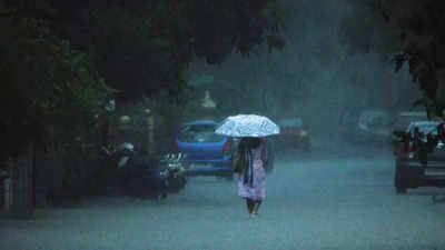 Lucknow: Showers bring relief from scorching heat