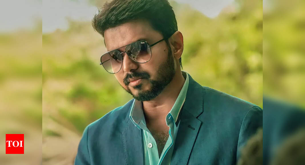 Sarkar First Look: Thalapathy Vijay, Will You Stop Being So Damn Stylish  Every Time They Reveal A New Poster? | 🎥 LatestLY