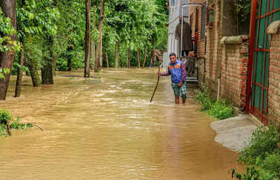Incessant rains lash Kashmir Valley; flood alert sounded in several parts