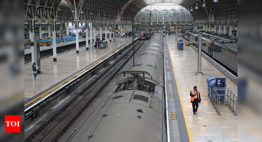 Trains cancelled in UK as unions stage 2nd 24-hour walkout – Times of India