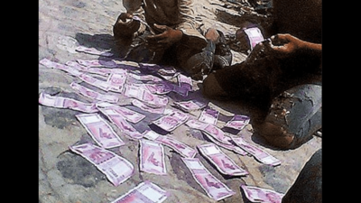 Vadodara: Man finds sack with ₹5L in lake