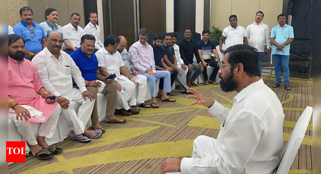 Live: Union minister threatening Pawar, claims Sanjay Raut