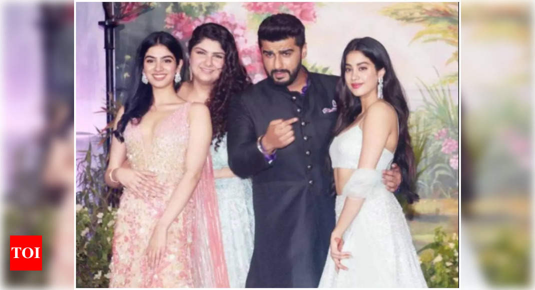 Janhvi Kapoor, Arjun Kapoor And Anand Ahuja Send Love And Strength To ...