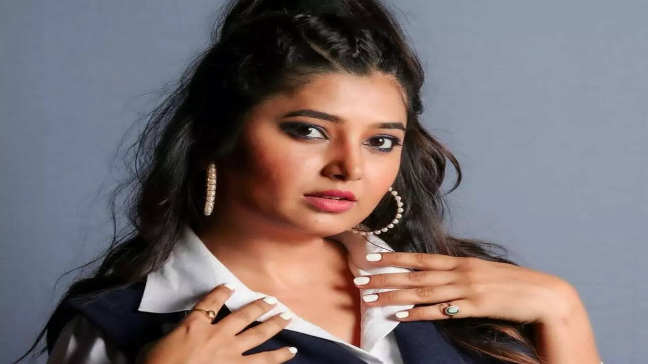Maharashtrachi Hasya Jatra host Prajakta Mali opens up on personal life;  reveals about break up during the shooting of her movie - Times of India