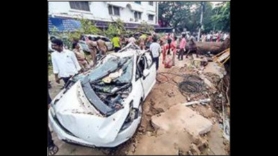 Chennai: 57-year-old woman dies as tree falls on car in KK Nagar