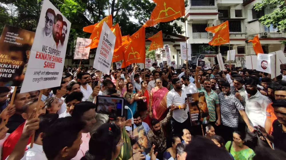 In pics: Shiv Sainiks protest against rebel MLAs across Maharashtra ...