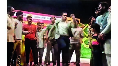 HDMC commissioner shakes a leg with civic workers; video viral