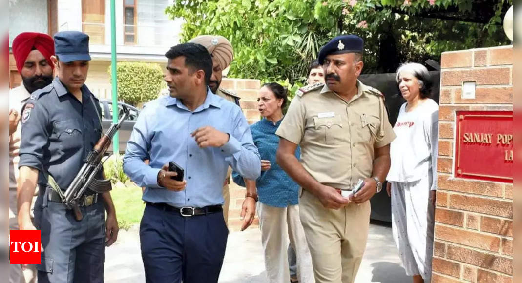 Arrested IAS babu’s son ‘shoots self during raid’ | India News – Times of India