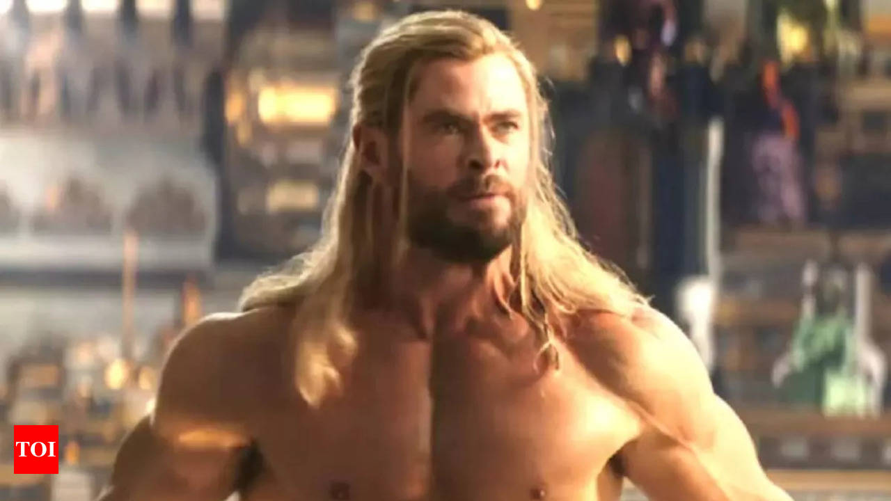 Chris Hemsworth opens about his naked butt scene in Thor: Love and Thunder  | English Movie News - Times of India