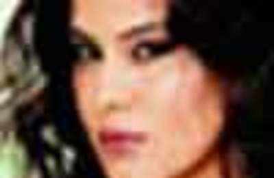 <arttitle><span>I love rains: </span>Veena Malik</arttitle>
