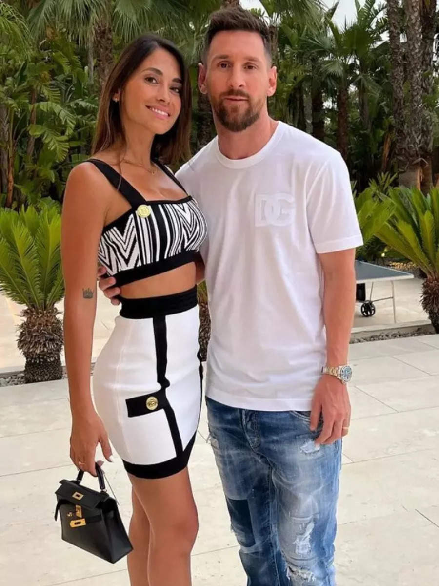 Romantic pictures of Lionel Messi with wife Antonela Roccuzzo ...