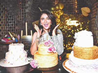 Taapsee Pannu poses as an 'obedient kid' at her birthday party in this  throwback picture : Bollywood News - Bollywood Hungama