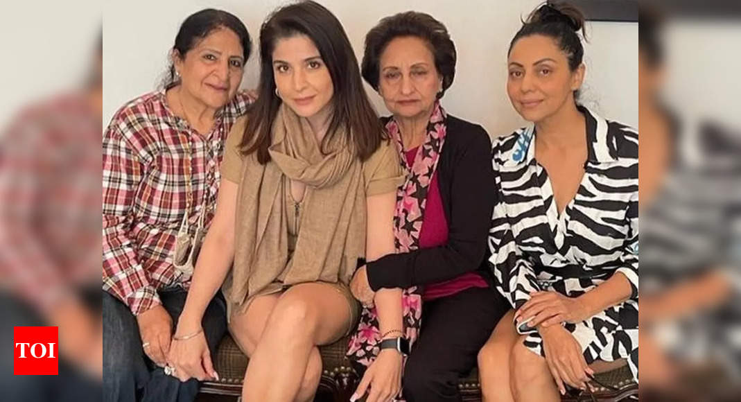 Gauri Khan and Maheep Kapoor celebrate their ‘Friendship over generations’ with their moms in London – Times of India
