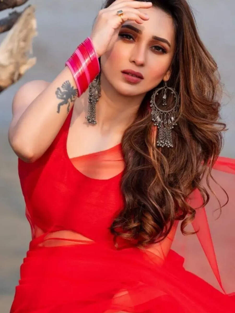 10 times Mimi Chakraborty looked alluring in red | Times of India