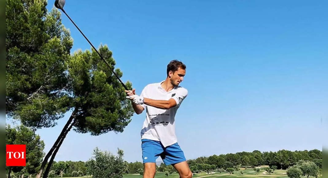 Medvedev still swinging on grass in golf game with Schweinsteiger