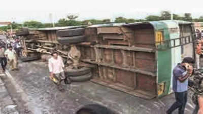 Tamil Nadu State Transport Corporation driver dies as vehicle rolls over
