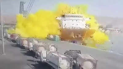 Chlorine gas leak kills 12, injures 251 at Jordan port - Times of ...