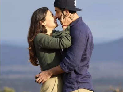 Alia shares a picture of Ranbir’s proposal!