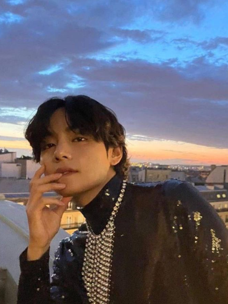 BTS V's 2022 Paris diaries: Fashion week, pole dancing and more | Zoom TV