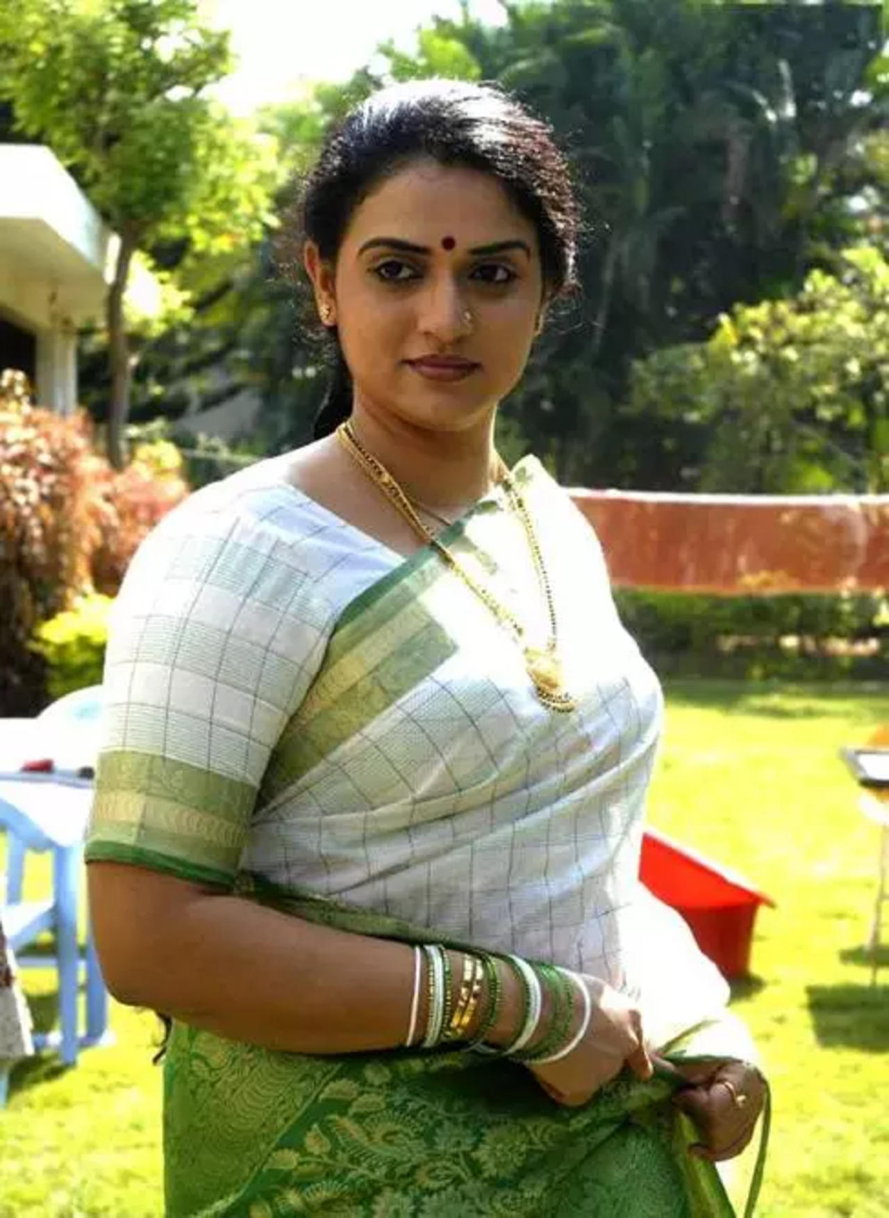Pavithra Lokesh lodges complaint with cyber police Kannada Movie News picture photo