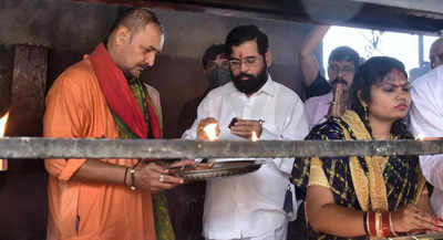 Rebel Shiv Sena MLAs pray at Kamakhya temple
