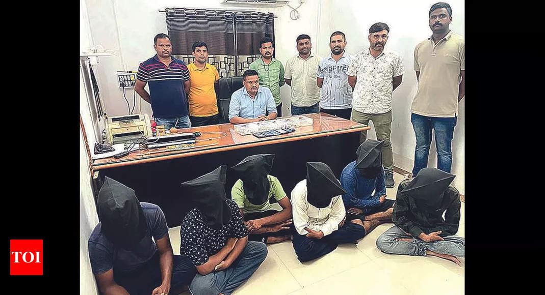 6 Held For Robbing Jewellery Worth 12l Two Months Back | Vadodara News ...