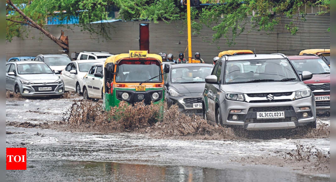 Delhi: PWD gets into war mode, adds more measures to fight monsoon ...