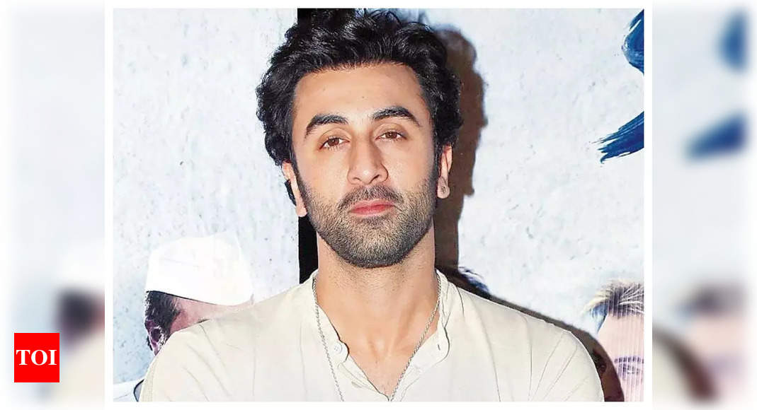 Days after Alia Bhatt announced her pregnancy, Ranbir Kapoor reveals he is good with children; calls himself the ‘cool uncle’ – Times of India
