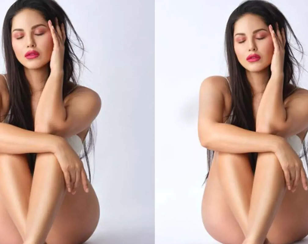 
Sunny Leone flaunts her super-toned body in latest picture; fans go berserk
