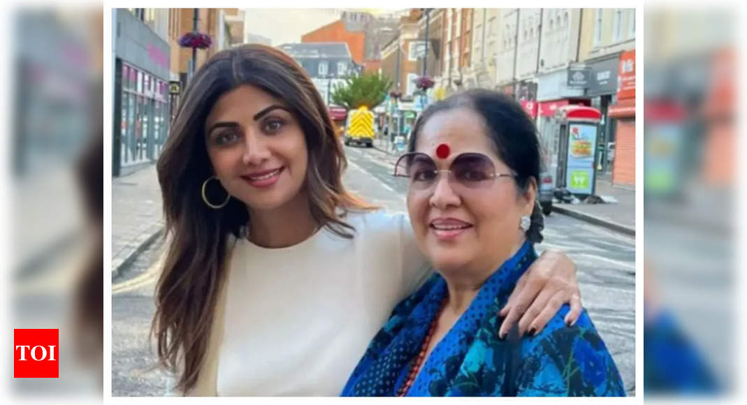 Shilpa Shetty explores the streets of London with mom Sunanda Shetty – See photos – Times of India