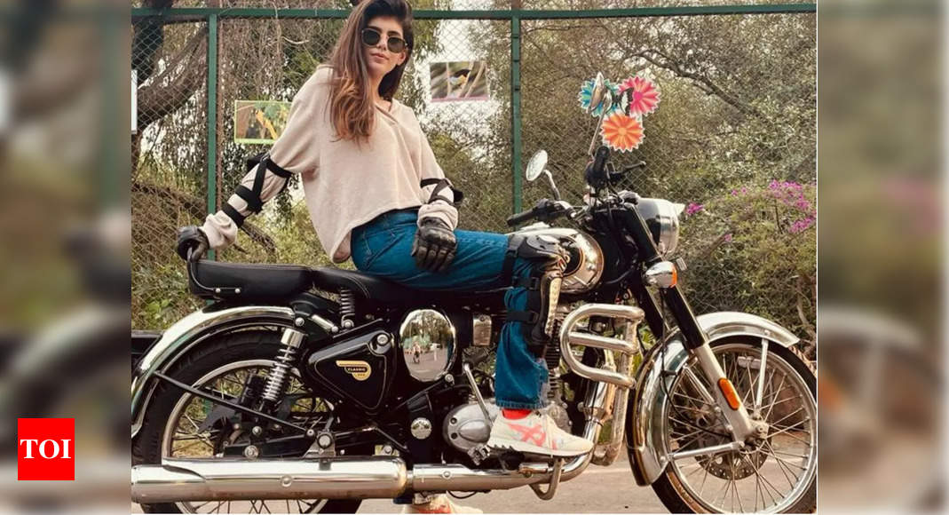Royal Enfield Bikes Price in India, Royal Enfield New Models 2024, User  Reviews, Offers and comparisons | Bike photoshoot, Enfield bike, Poses for  men